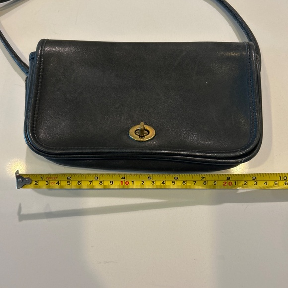 Vintage Coach Leather Shoulder Bag - Picture 7 of 9